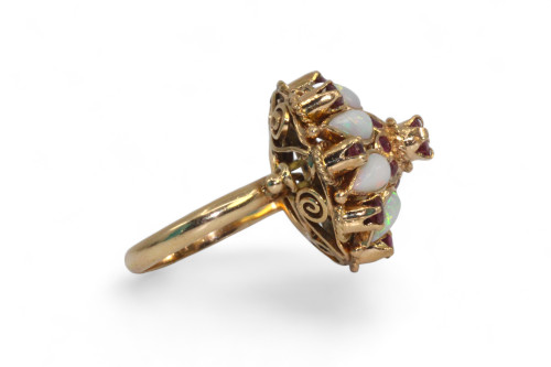Ring mit Opalen und Diamanten