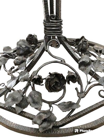 Battered iron floor lamp, Art Deco work around 1920