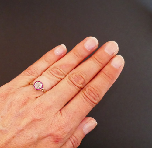 Bague Art Déco Diamants Et Rubis Calibrés, Or 18 Carats.