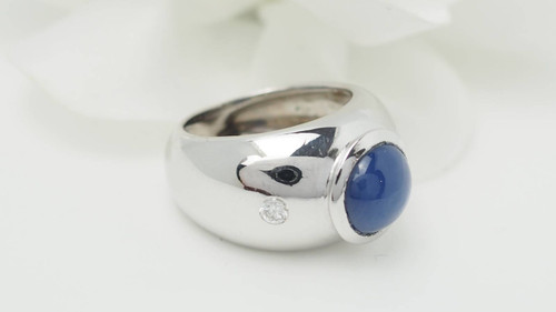 Bague jonc en or blanc et saphir étoilé