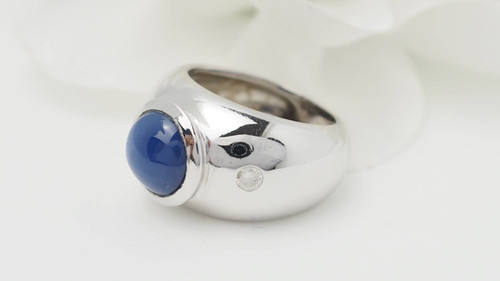 Bague jonc en or blanc et saphir étoilé