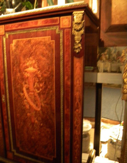 Meuble d'Entre Deux En Marqueterie De La Maison Pelcot
