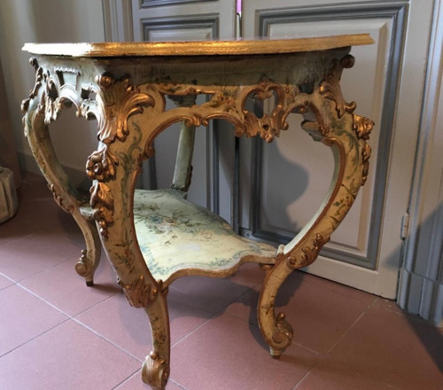 Tavolo centrale del periodo di Napoleone III con decoro in vernice Martin