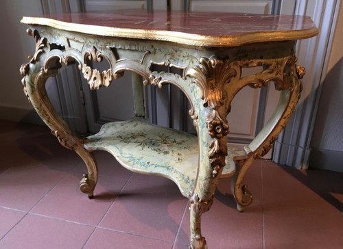 Tavolo centrale del periodo di Napoleone III con decoro in vernice Martin