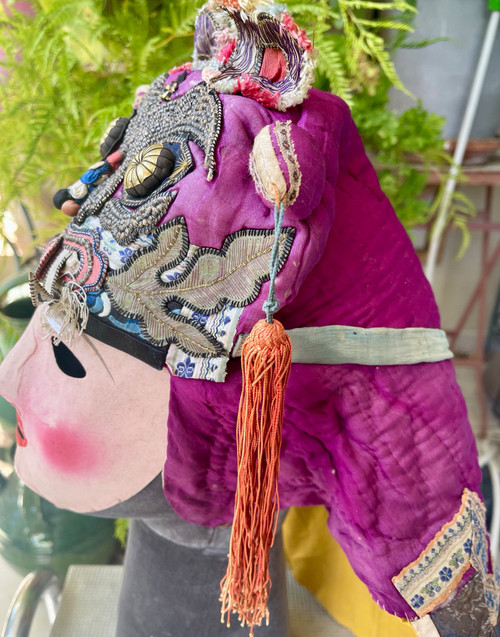 CAPPELLO DA BAMBINO CON TESTA DI TIGRE, Cina, fine XIX secolo.