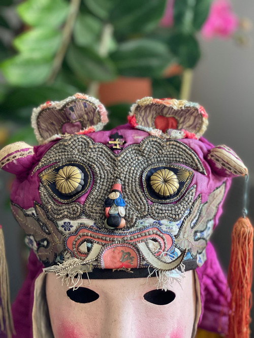 CAPPELLO DA BAMBINO CON TESTA DI TIGRE, Cina, fine XIX secolo.