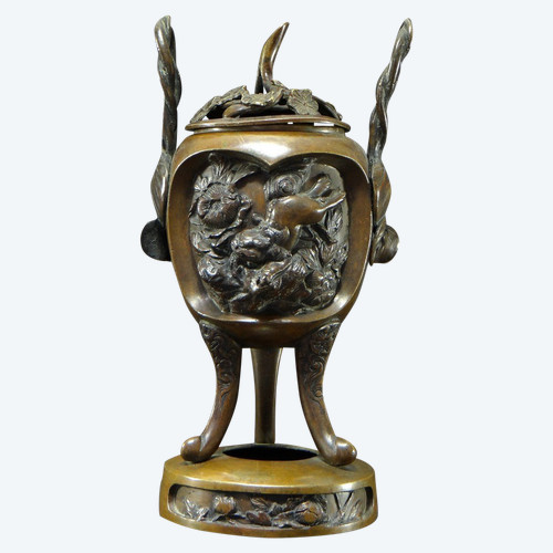 Vietnam, End of the 19th - Beginning of the 20th Century, Bronze incense burner decorated with Fo dogs.