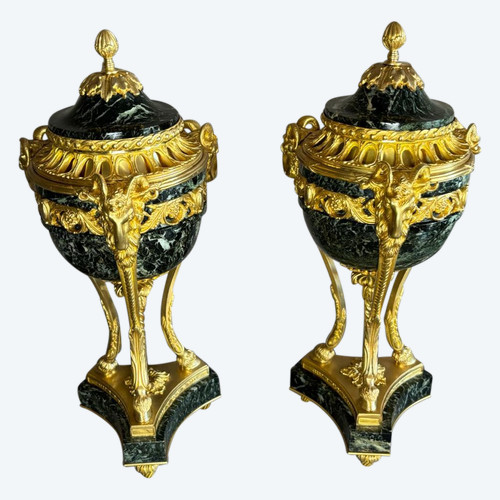 Coppia di Cassolettes stile Luigi XVI in bronzo dorato e marmo verde XIX secolo
