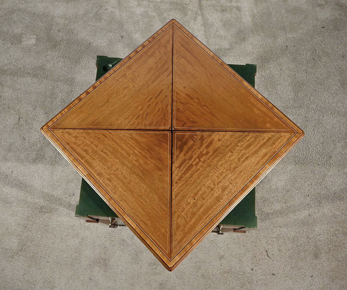 Table à Jeux dite Mouchoir en Acajou blond – 1930