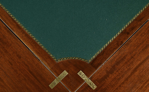 Table à Jeux dite Mouchoir en Acajou blond – 1930