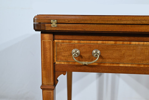 Table à Jeux dite Mouchoir en Acajou blond – 1930