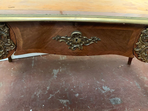 Bureau d'apparat de style Louis XV Dessus de cuir fauve XIX siècle