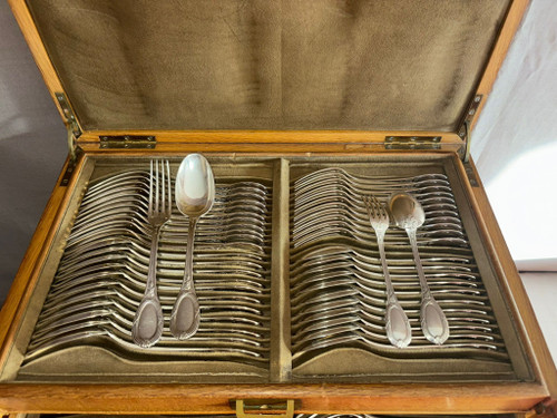 Importante Ménagère En Argent Massif 174 Pièces, style Louis XVI.
