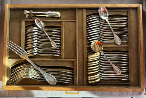 Importante Ménagère En Argent Massif 174 Pièces, style Louis XVI.