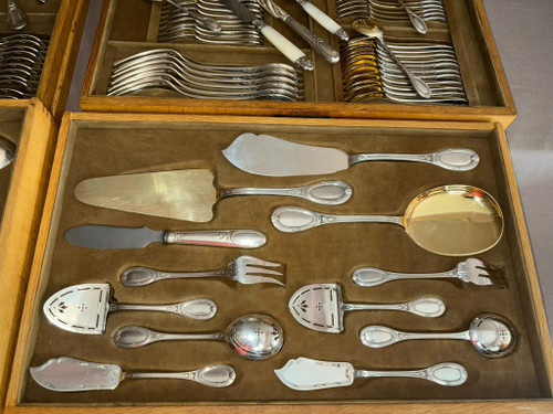 Importante Ménagère En Argent Massif 174 Pièces, style Louis XVI.