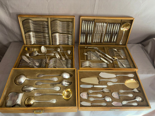 Importante Ménagère En Argent Massif 174 Pièces, style Louis XVI.