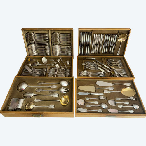 Importante Ménagère En Argent Massif 174 Pièces, style Louis XVI.