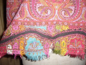 Corsage ancien taillé dans un cachemire  des Indes du XIXe siècle