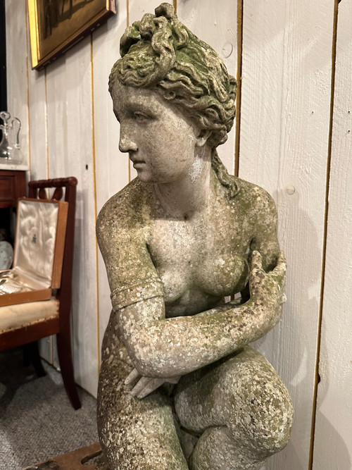 Statua in Marmo di Carrara Raffigurante Venere accovacciata, Firmata G. Rossi