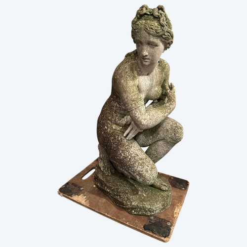 Statua in Marmo di Carrara Raffigurante Venere accovacciata, Firmata G. Rossi