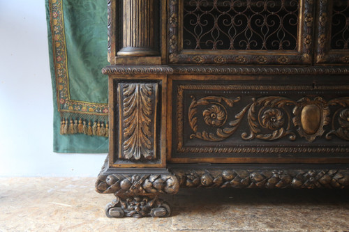 Large mesh cabinet, richly carved and gilded, baroque style, Italy 20th century