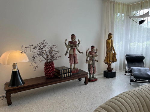 Großer stehender Buddha aus vergoldetem Holz, Myanmar