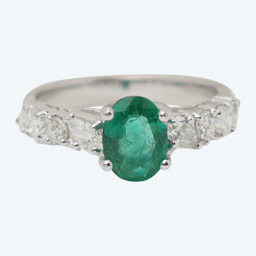 Anello in oro bianco, smeraldo e diamanti