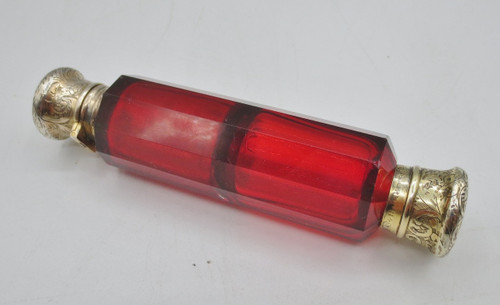 Bottiglia di profumo in cristallo e argento dorato, XIX secolo.