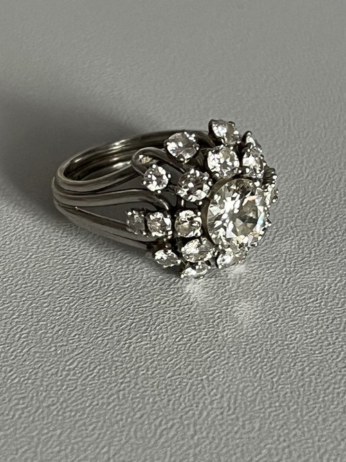 5079- Anello a cupola con filo d'oro e diamanti in platino grigio (1,20 ct al centro)