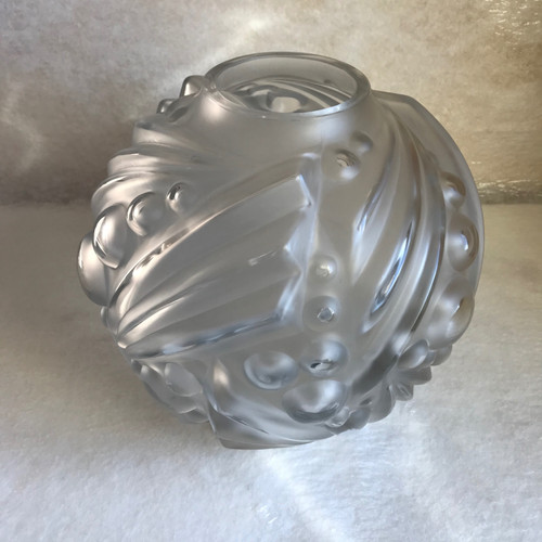 Vase en verre soufflé-moulé Art Déco signé Degué