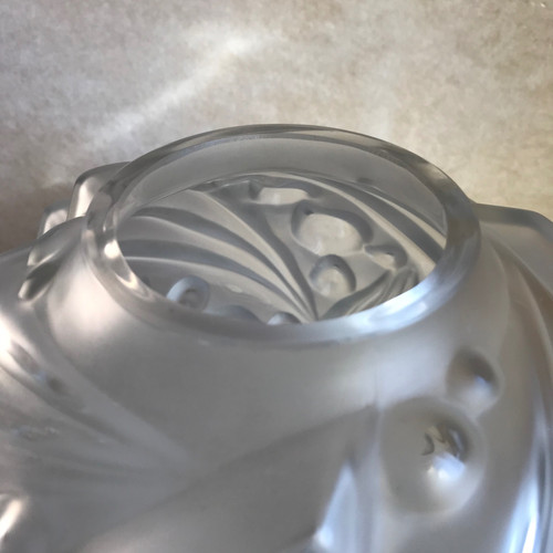Vase en verre soufflé-moulé Art Déco signé Degué