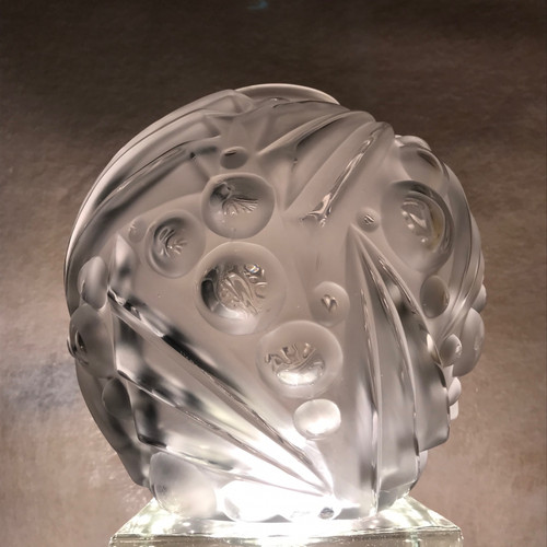 Vase en verre soufflé-moulé Art Déco signé Degué