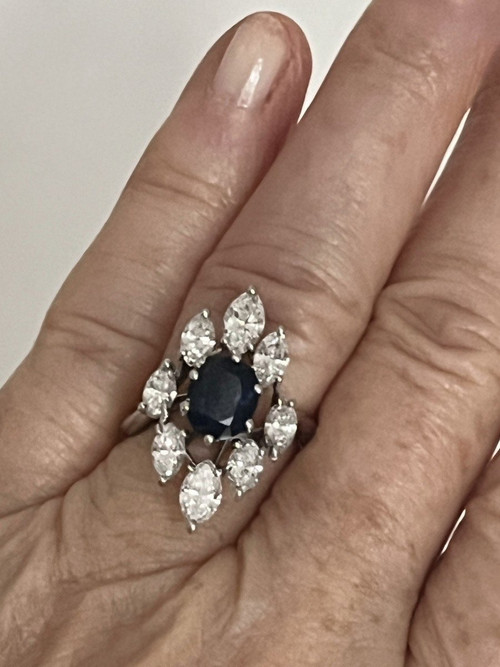 5234 – Navette-Ring aus Weißgold mit Saphir und Diamanten