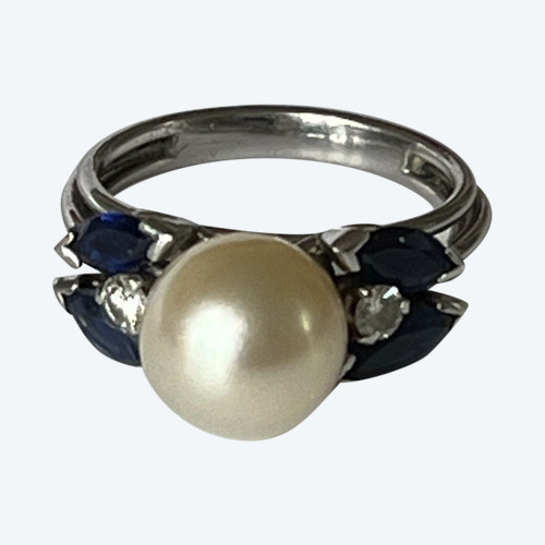 5259- Ring aus Weißgold mit Perlen, Saphiren und Diamanten
