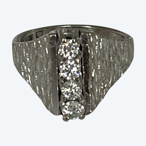 5260- Anello con diamanti in oro bianco strutturato degli anni '60