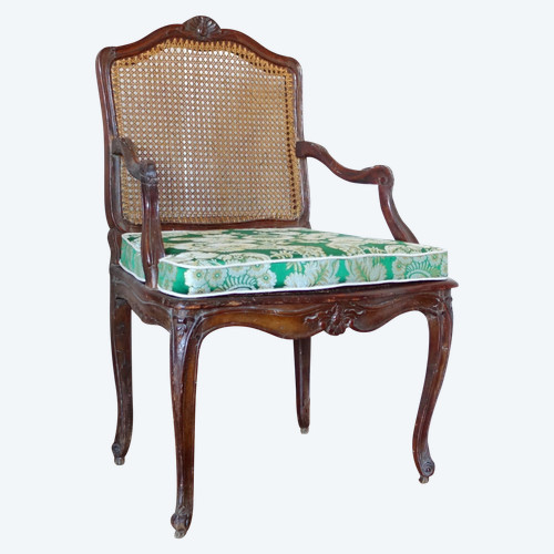 Fauteuil canné d'époque Régence Louis XV à coussin de soie