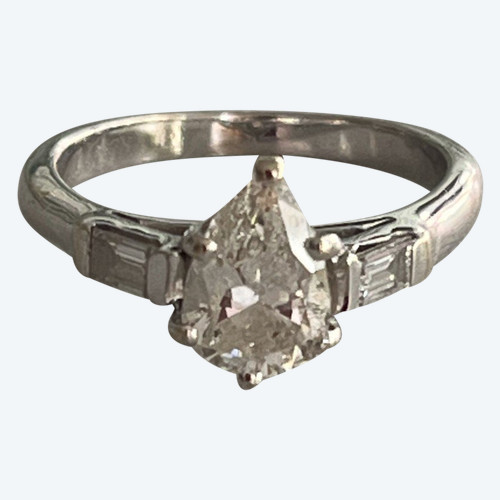 5341- Anello in oro bianco con diamante a forma di pera 1,00 carati