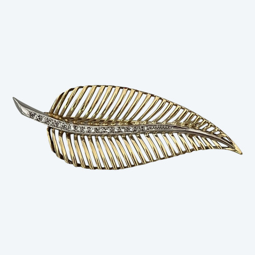 5324- Yellow Gold And Grey Diamonds Feather Brooch