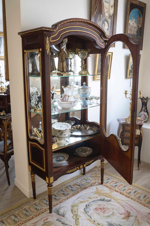Une Vitrine En Acajou Et Bronze Doré, époque Napoleon III