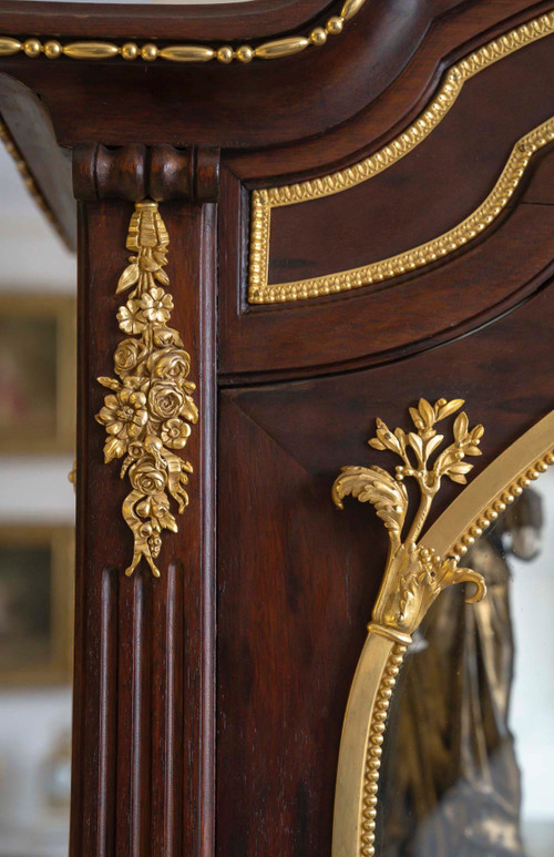 Une Vitrine En Acajou Et Bronze Doré, époque Napoleon III