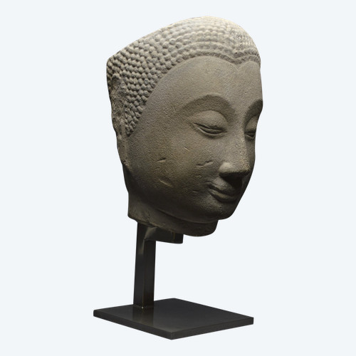 Ancien Royaume de Siam, XVIIème siècle, Grande tête de Bouddha en grès de style Ayutthaya 