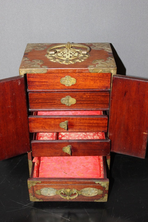 Kleines Chinesisches Kabinett Aus Holz Und Hartstein XX Jahrhundert