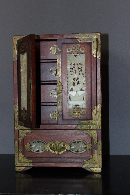 Kleines Chinesisches Kabinett Aus Holz Und Hartstein XX Jahrhundert