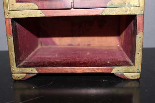Kleines Chinesisches Kabinett Aus Holz Und Hartstein XX Jahrhundert