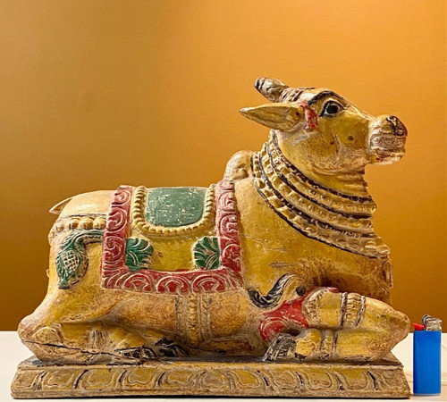 Inde, Début Du XXème Siècle, Statue En Bois Polychrome Figurant Nandi, Monture De Shiva.