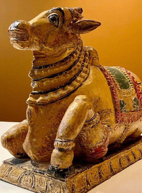 Inde, Début Du XXème Siècle, Statue En Bois Polychrome Figurant Nandi, Monture De Shiva.