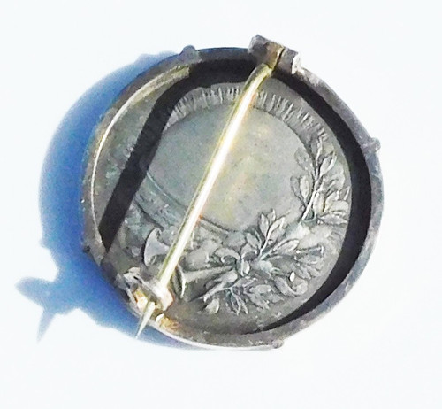 Spilla in Agente Solido montata Medaglia da donna Art Nouveau fine XIX/inizio XX secolo