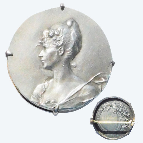 Spilla in Agente Solido montata Medaglia da donna Art Nouveau fine XIX/inizio XX secolo