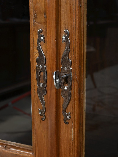 Vetrinetta in teak massiccio, India - Inizio XX secolo