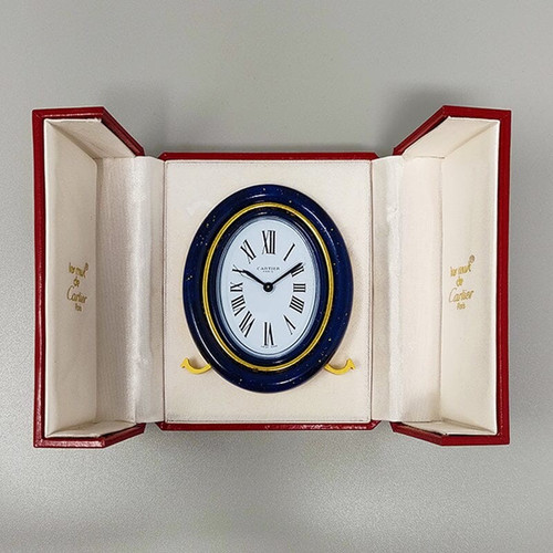 Pendulette de réveil Cartier des années 1980. Fabriqué en Suisse